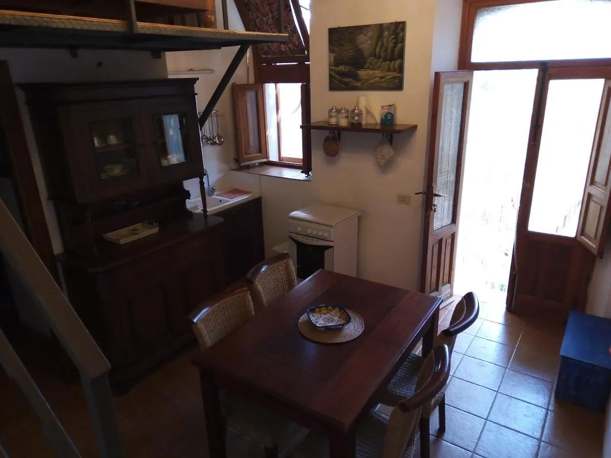 مزرعة للإقامة فيلا Agriturismo Castelluzzo Organic Farm إيطاليا