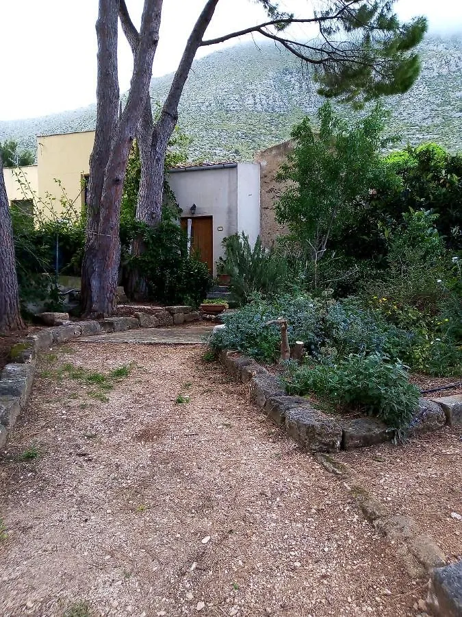 Farm stay Agriturismo Castelluzzo Organic Farm Italy